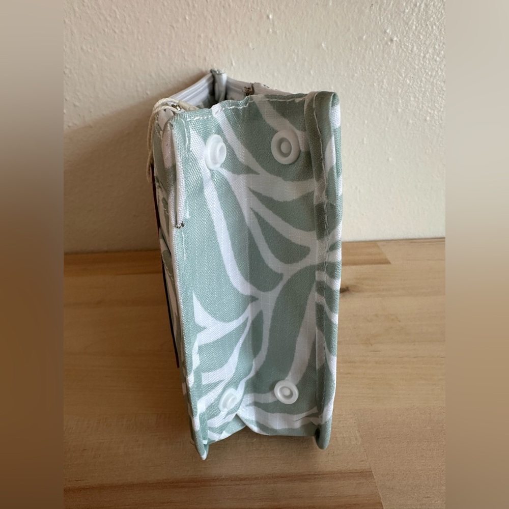 Stylish Green and White Purse Organizer - Picture 6 of 12